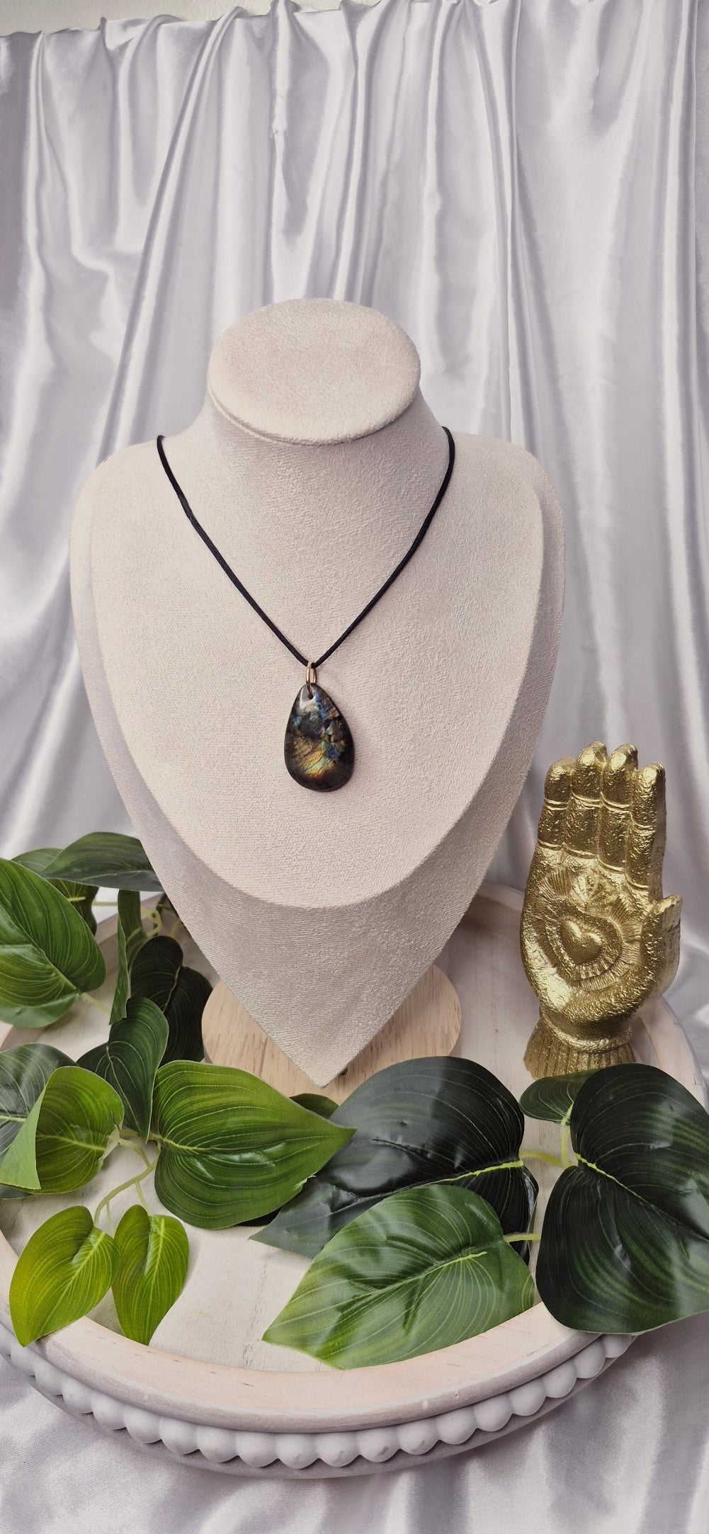 Labradorite Pendant (Multicolour)