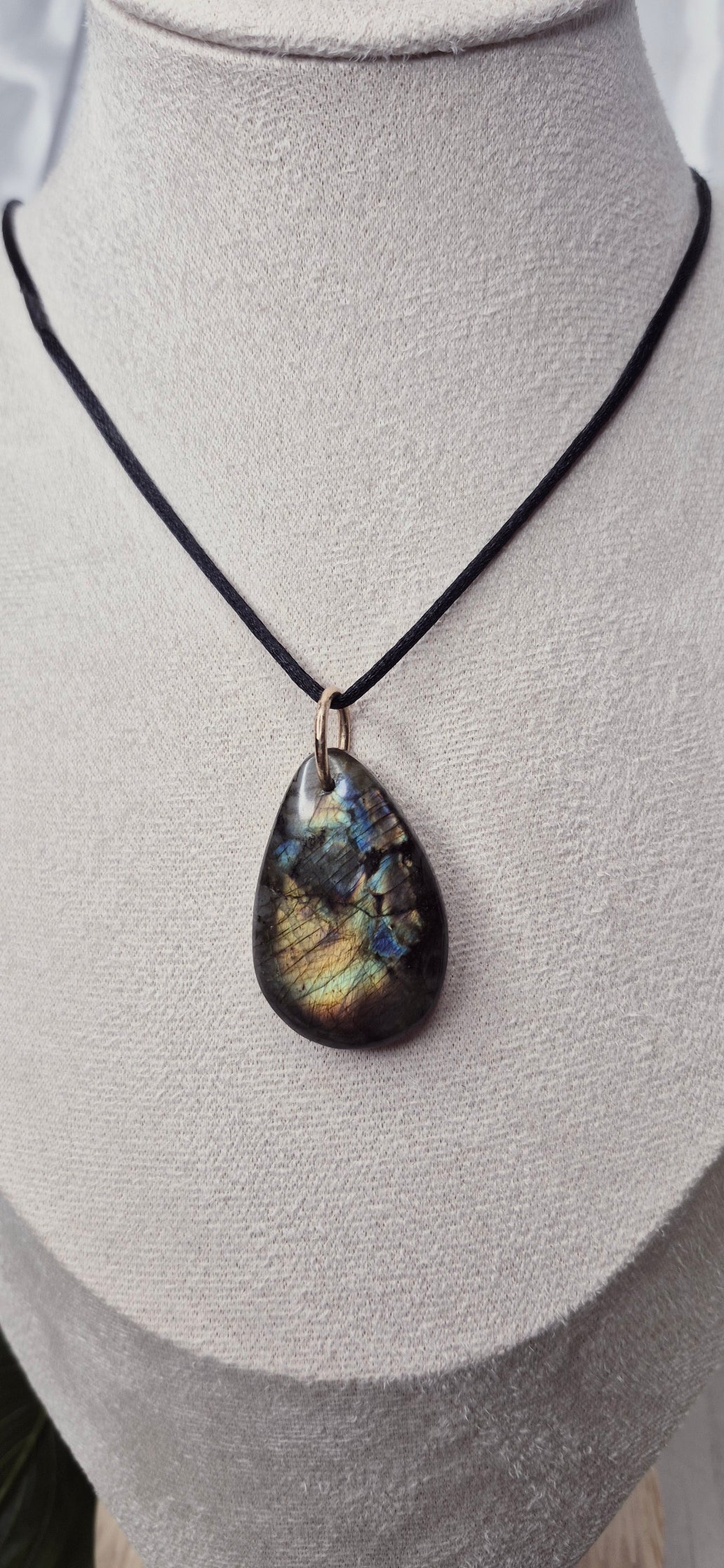 Labradorite Pendant (Multicolour)