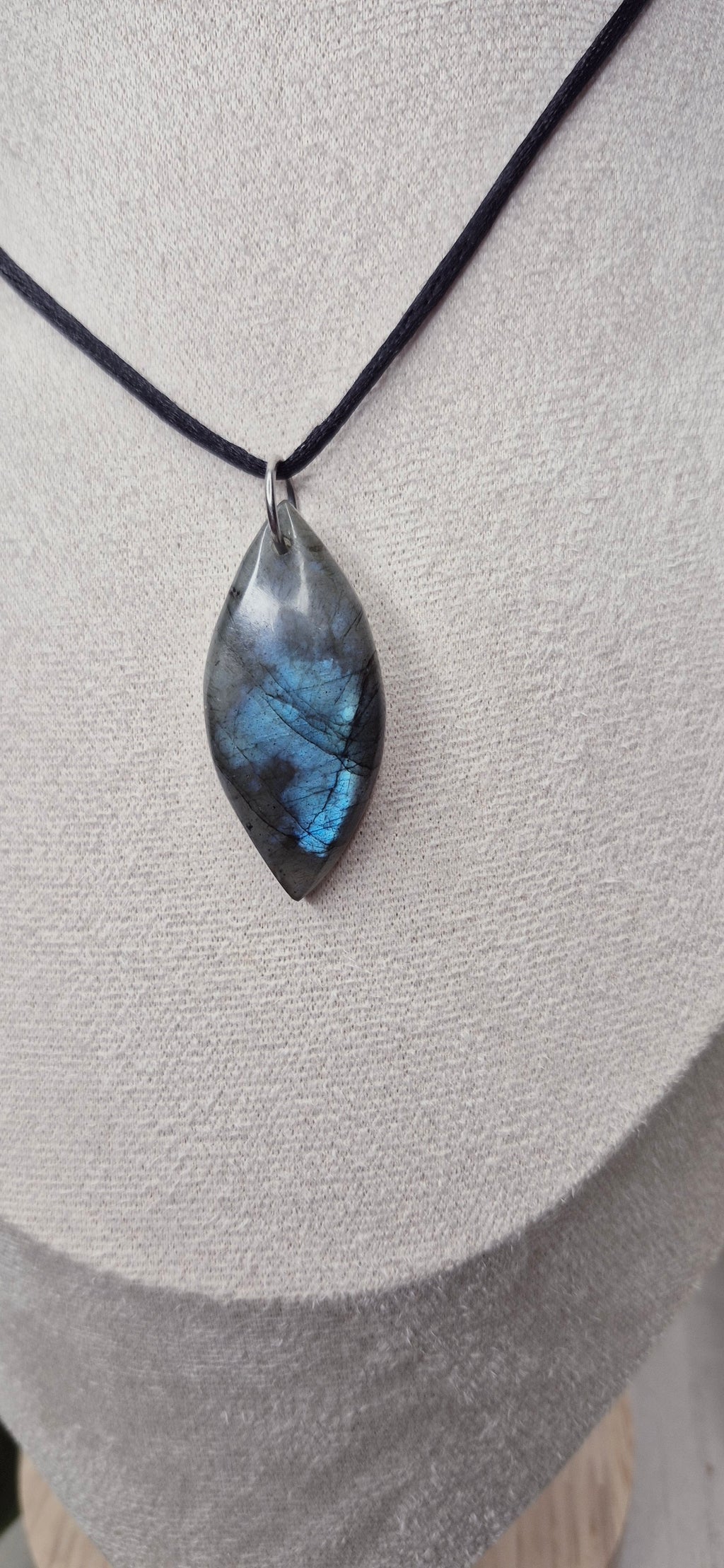 Labradorite Pendant (Blue)