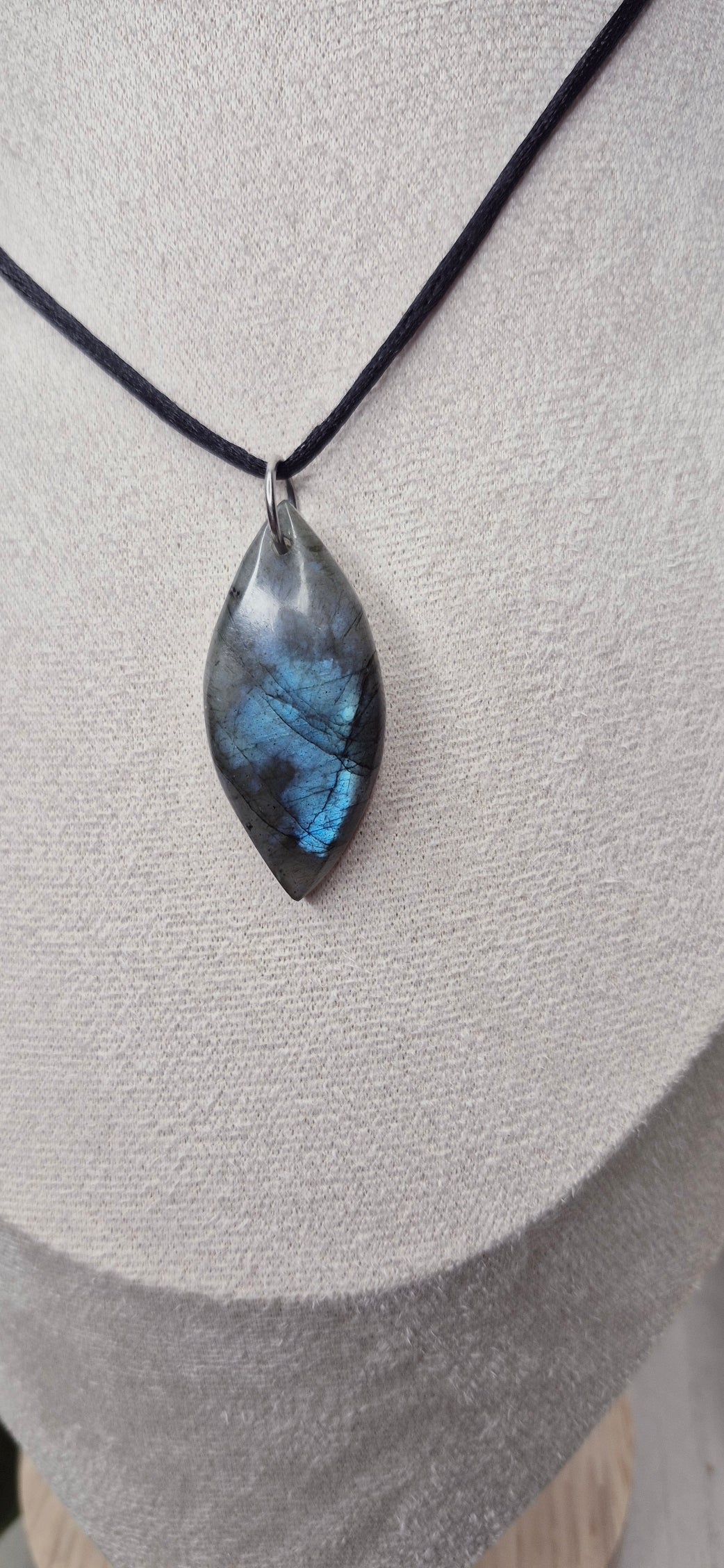Labradorite Pendant (Blue)
